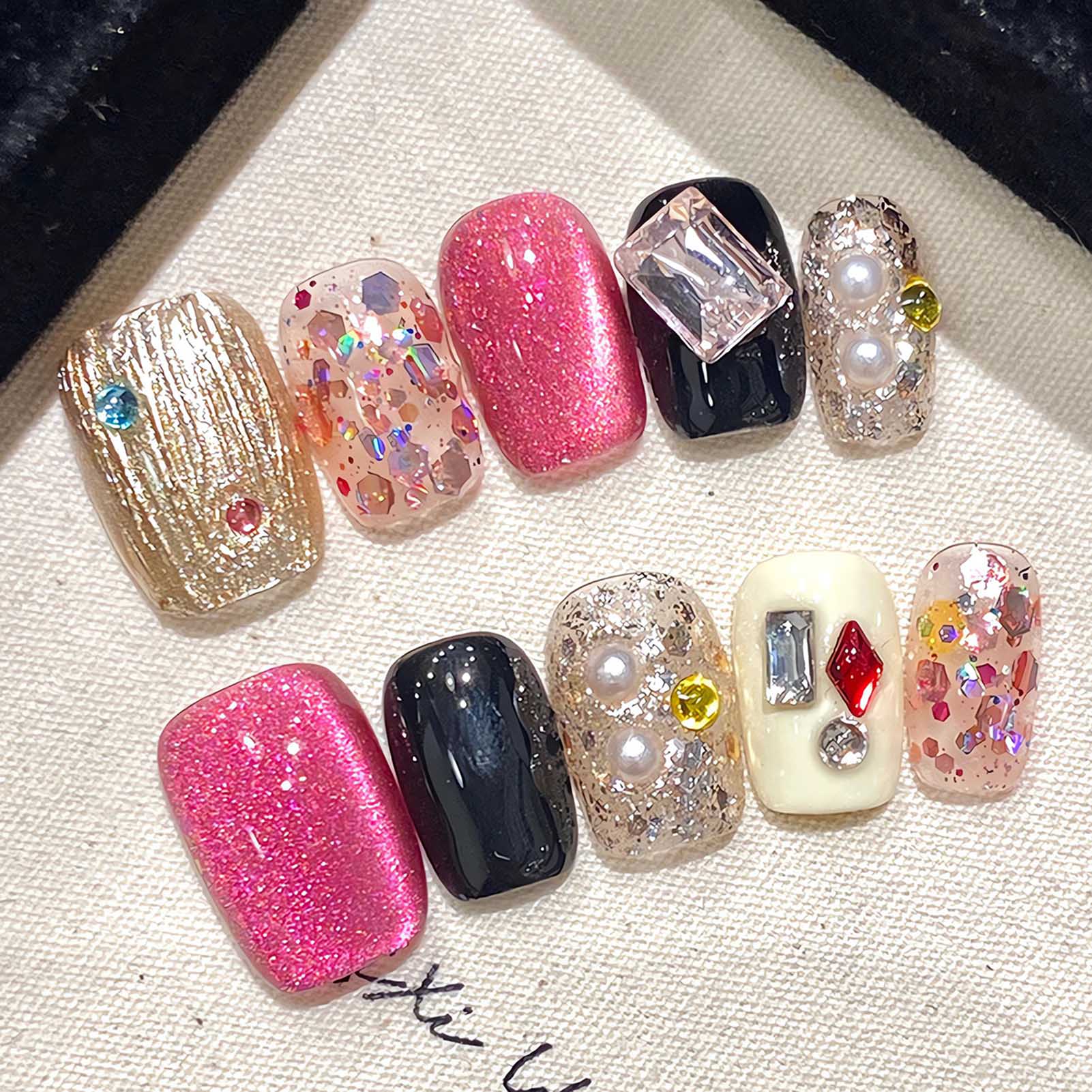 Nail Art Cat Eye - أظافر بالضغط مصنوعة يدويًا ، ترتر