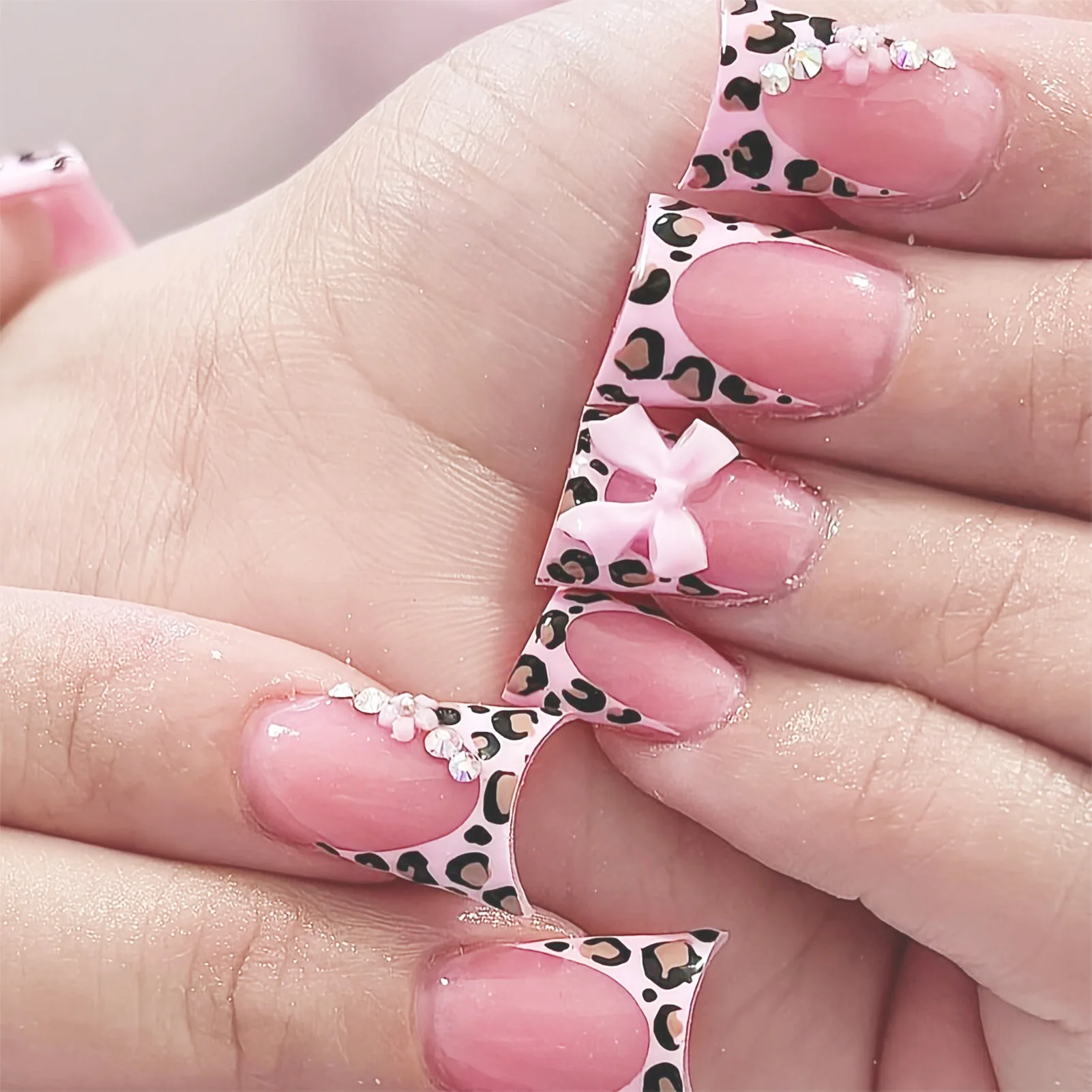 Nail Art Leopard - 24 قطعة أظافر صناعية قصيرة بتصميم