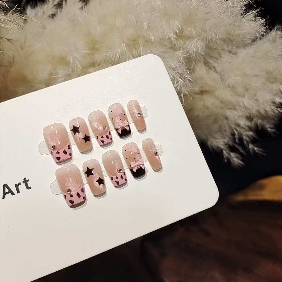 10 قطع أظافر صناعية قصيرة مربع - مراجعة Nail Art Leopard وسعره