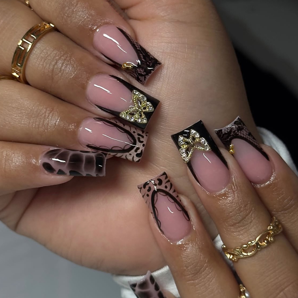 24 قطعة من الأظافر الصناعية ال - مراجعة Nail Art Cat Eye وسعره