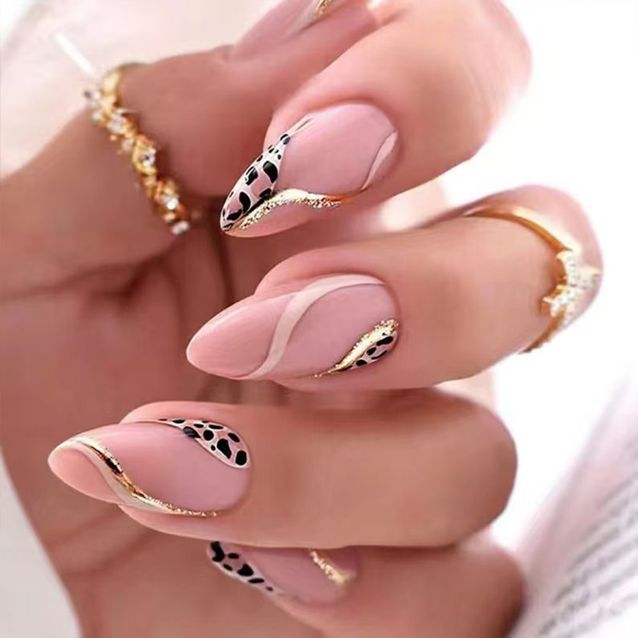 أظافر صناعية متوسطة الحجم للنس - مراجعة Nail Art Leopard وسعره
